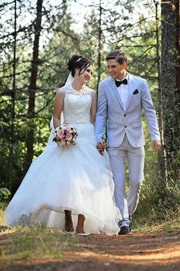 Ladies sleeveless dress picnic -Ethereal Lace and Tulle Jewel-neck Sleeveless Bridal Gown